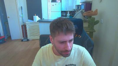 bigdickyoun1 — Cam4 stream photo (May 2026)
