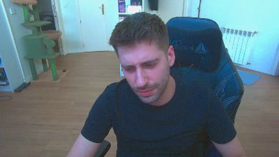 bigdickyoun1 — Cam4 stream photo (Jun 2026)