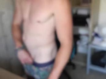 frenchhornybibs — вебкам-модель онлайн на chaturbate
