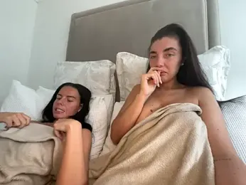 Cleoluxex — вебкам-модель онлайн на stripchat