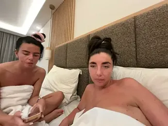 Cleoluxex — вебкам-модель онлайн на stripchat