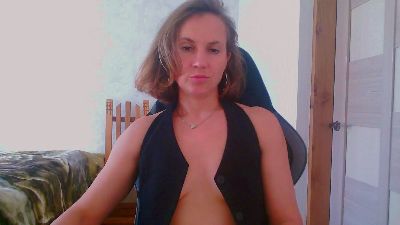 CristaQ — вебкам-модель онлайн на cam4