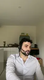 eauminerale — вебкам-модель онлайн на stripchat