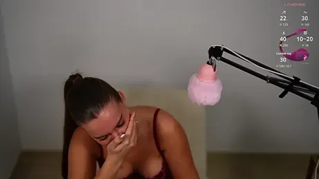 juliakhaleesii — вебкам-модель онлайн на stripchat