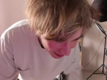 stralght_twinks — вебкам-модель онлайн на chaturbate