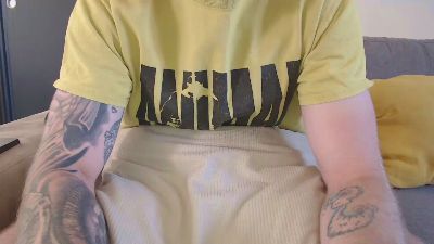 Julienlozaq — Cam4 stream photo (Apr 2026)