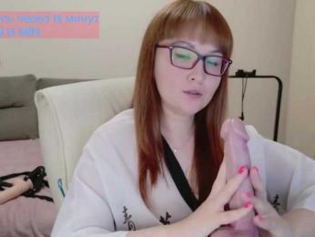QueenFoxyLisa — вебкам-модель онлайн на bongacams