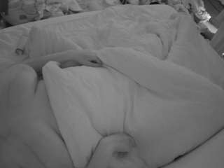 voyeurcam-julmodels-whitebed-4 — Camsoda stream photo (Jun 2026)