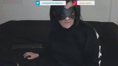 Lauratonynapoli — Cam4 stream photo (Mar 2026)