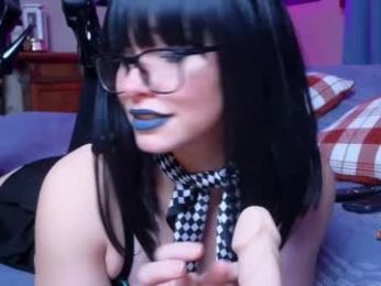 chroniclove — вебкам-модель онлайн на chaturbate