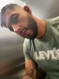 biglatinomaster — вебкам-модель онлайн на stripchat