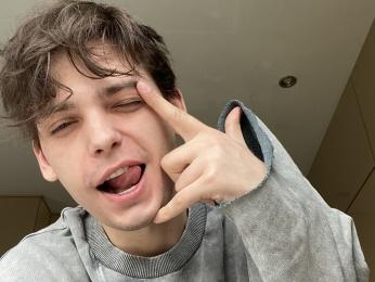 EvanDionys — вебкам-модель онлайн на livejasmin