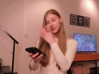 mira_lite — вебкам-модель онлайн на chaturbate