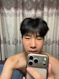 qomelo — вебкам-модель онлайн на stripchat