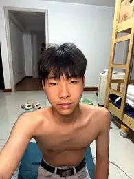 qomelo — вебкам-модель онлайн на stripchat
