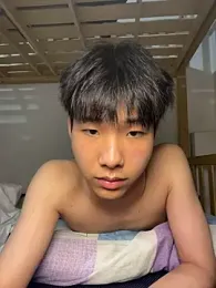 qomelo — вебкам-модель онлайн на stripchat