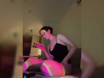 purpl3hat — вебкам-модель онлайн на bongacams