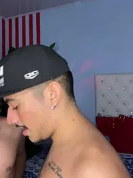 SalvadorVega — вебкам-модель онлайн на stripchat