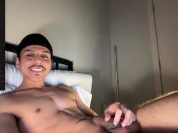 xmomentumx — вебкам-модель онлайн на chaturbate