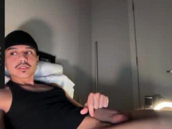 xmomentumx — Chaturbate stream photo (Apr 2026)