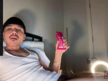 xmomentumx — Chaturbate stream photo (Apr 2026)