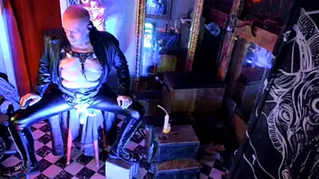 BULGEDEMON — вебкам-модель онлайн на stripchat