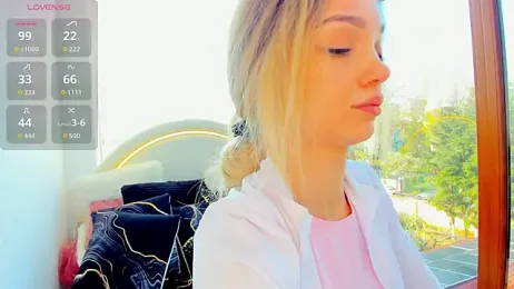 Sassy_Teen — вебкам-модель онлайн на stripchat