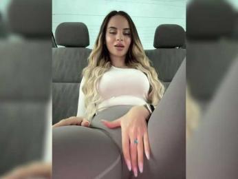 LedyMiya — вебкам-модель онлайн на bongacams