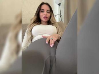 LedyMiya — вебкам-модель онлайн на bongacams