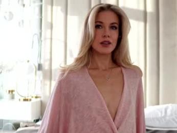 krissone — вебкам-модель онлайн на chaturbate