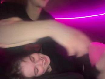 titsDestroy2007 — вебкам-модель онлайн на bongacams