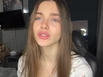 veluxe — вебкам-модель онлайн на chaturbate