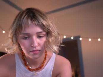 ms_dira — вебкам-модель онлайн на chaturbate