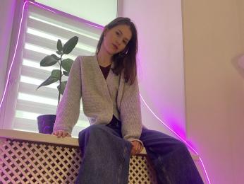 HilaryYonkers — вебкам-модель онлайн на livejasmin