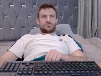 10in_deluxe — Chaturbate stream photo (Mar 2026)