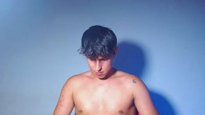 Rowanbig23 — Cam4 stream photo (Apr 2026)