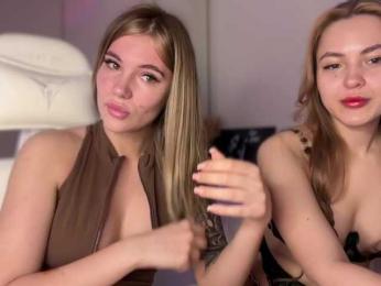 VelvetTwins — вебкам-модель онлайн на bongacams