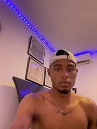 Ydiaz09 — вебкам-модель онлайн на stripchat