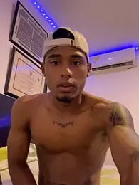Ydiaz09 — вебкам-модель онлайн на stripchat