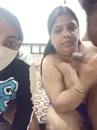 HoneyHush — вебкам-модель онлайн на stripchat