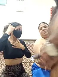 HoneyHush — вебкам-модель онлайн на stripchat