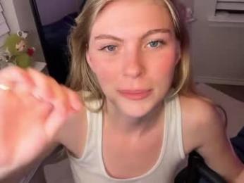 elliee81 — вебкам-модель онлайн на chaturbate