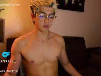 juancamroom — вебкам-модель онлайн на chaturbate