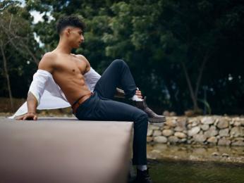 MaximoRomano — вебкам-модель онлайн на livejasmin