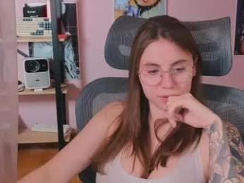 _lovelylove_ — вебкам-модель онлайн на chaturbate