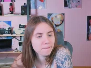 _lovelylove_ — вебкам-модель онлайн на chaturbate