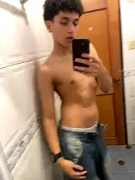 sexybadboy697 — Stripchat stream photo (Jul 2025)