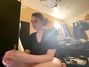 Snowbunnycake_131 — вебкам-модель онлайн на stripchat