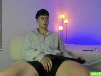 twintease — Chaturbate stream photo (Mar 2026)