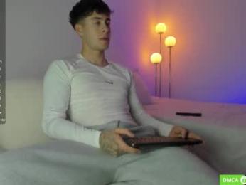 twintease — Chaturbate stream photo (Mar 2026)